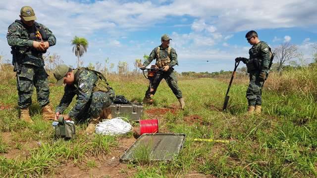 Opera&ccedil;&atilde;o contra o tr&aacute;fico destr&oacute;i pistas de pouso e cultivo de maconha