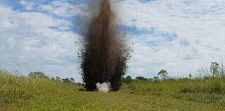 Explosão em uma das pistas localizadas em Concepción, no Paraguai. (Foto: Divulgação/Senad)