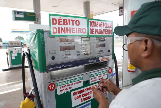 Semana fecha com gasolina a R$ 5,56 e etanol custando R$ 4,13 em MS