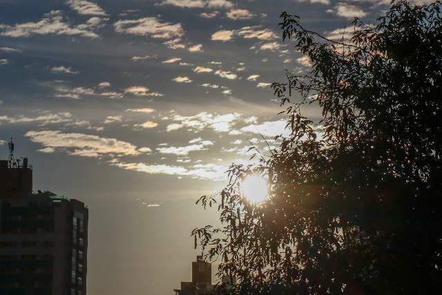 S&aacute;bado ser&aacute; de sol, mas temperatura n&atilde;o passa dos 28&ordm;C na Capital