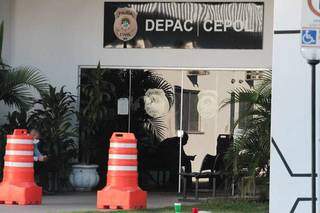 Caso foi registrado por familiar da vítima na Depac no Tiradentes. (Foto: Marcos Maluf)