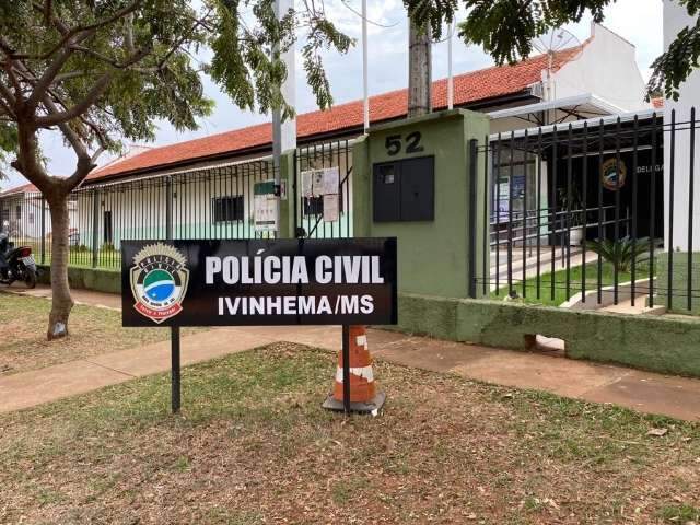 Mulher que envenenou filha de 6 anos &eacute; presa e crian&ccedil;a est&aacute; com pai