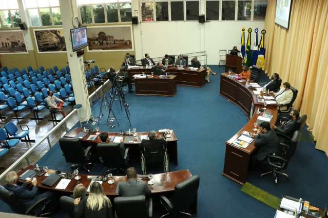 Juiz determina concurso para reduzir comissionados na C&acirc;mara de Vereadores
