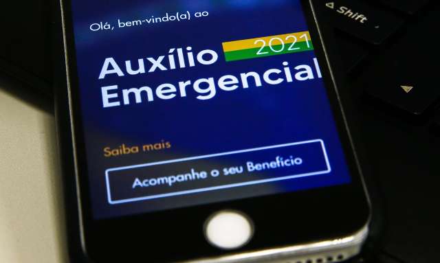 Saque do aux&iacute;lio emergencial &eacute; liberado hoje para nascidos em julho 