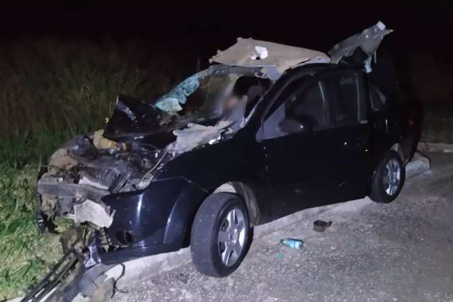 Homem morre após carro bater em boi na BR-060