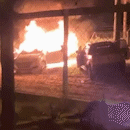 Vídeo mostra explosão em carro destruído pelas chamas em frente de festa