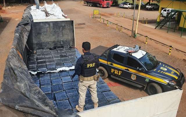 PRF apreende carga de maconha avaliada em R$ 7 milh&otilde;es