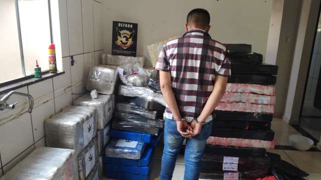 Pol&iacute;cia fecha entreposto do tr&aacute;fico usado para &ldquo;turbinar&rdquo; maconha