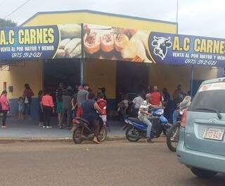 Homem que denunciou envenenamento de c&atilde;es sofre atentado a tiros na fronteira
