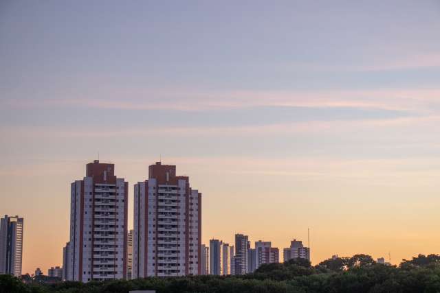 Ter&ccedil;a-feira tem predom&iacute;nio de tempo seco e calor de 36&deg;C em MS