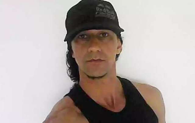 Em fuga por matar professora a machadadas, assassino abandonou filho h&aacute; 1 m&ecirc;s