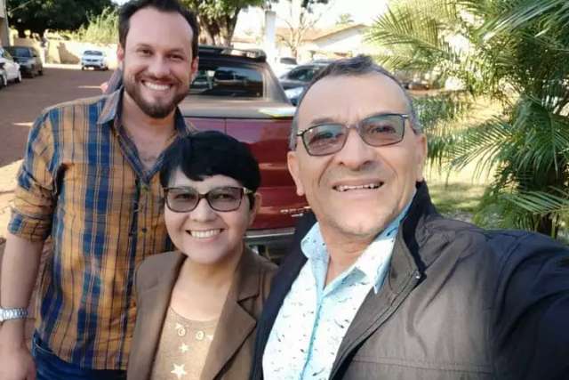 Medicamento chegou tarde para professor que foi intubado junto com os pais