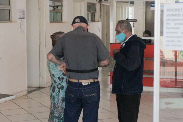 Postos amanhecem quase vazios para vacina de gripe em idosos acima de 90 anos