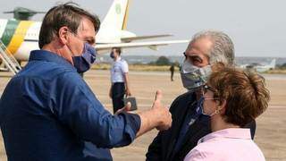 Jair Bolsonaro quando esteve em Mato Grosso do Sul, em 2020, o lado do governador Reinaldo Azambuja e da ministra da Agricultura Tereza Cristina. (Foto: Julio Nascimento/PR)