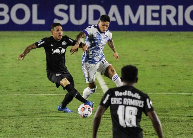 Red Bull Bragantino faz 2 a 0 no Emelec e segue vivo na Sul-Americana