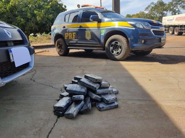 Com filhos no carro, casal &eacute; preso com coca&iacute;na avaliada em R$ 1,7 milh&atilde;o