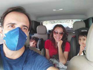 Família veio de Corumbá para Campo Grande para tratamento do marido que teve covid duas vezes. (Foto: Arquivo Pessoal)