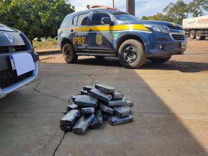 Com filhos no carro, casal &eacute; preso com coca&iacute;na avaliada em R$ 1,7 milh&atilde;o