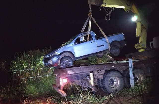 Dois são presos pedindo "ajuda" a PM após carro com drogas capotar 