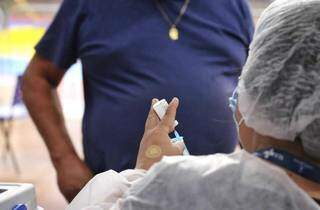 Plano de vacinação avança conforme a chegada de doses em Campo Grande (Foto: Paulo Francis)