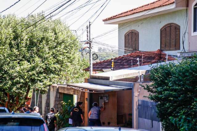 Investigado por morte de artista pl&aacute;stica &eacute; preso em carro usado no crime