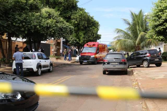 &quot;Vivemos com medo&quot;, dizem vizinhos de albergue onde um morreu em troca de tiros