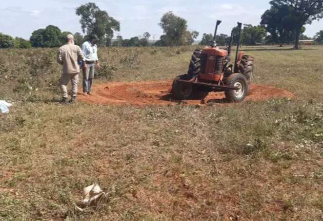 Idoso morre ap&oacute;s ser atropelado por ro&ccedil;adeira em fazenda