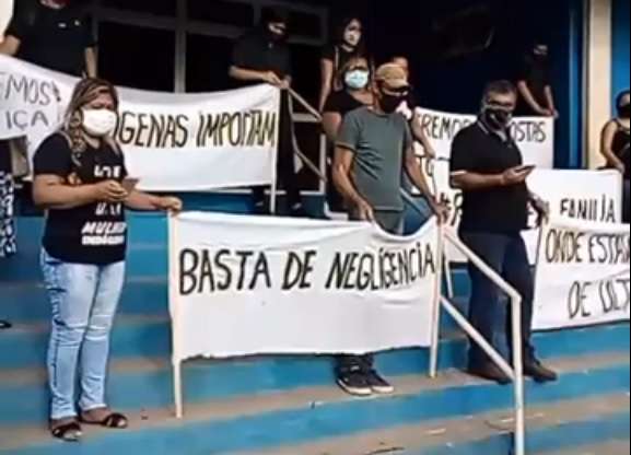 Protesto cobra sindic&acirc;ncia em hospital onde m&atilde;e e beb&ecirc; morreram