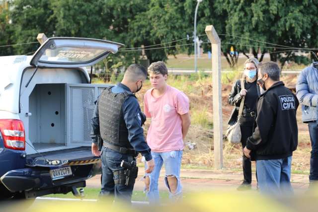 Jovem diz que &quot;brincava&quot; com namorada de subir no cap&ocirc; quando houve acidente