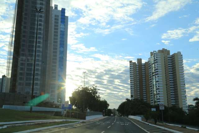 C&eacute;u claro, tempo firme e calor predominam em MS neste s&aacute;bado