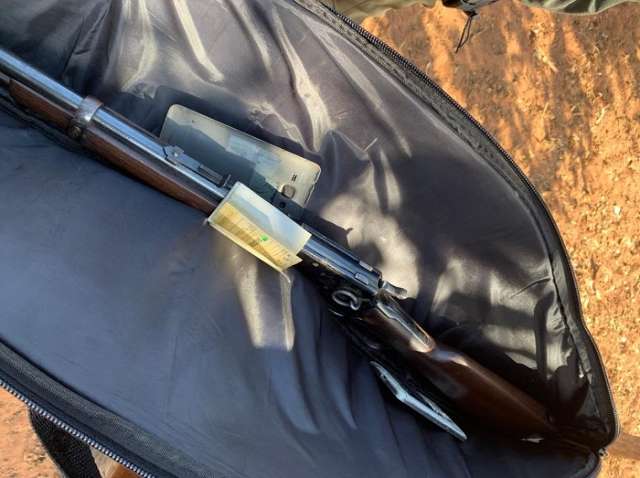 Trio que furtava gado e baterias &eacute; preso com arma e R$ 21 mil