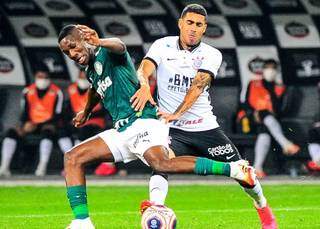 Gabriel (Corinthians) e Patrick de Paula (Palmeiras) disputam bola em Dérbi Paulista (Foto: Rodrigo Corsi/Paulistão/Divulgação)