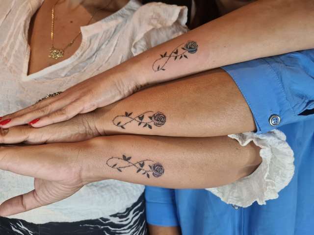 Amigas tatuam para celebrar 35 anos de amizade que nem a covid separou