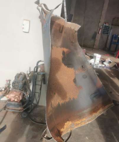 Motorista tem perna esquerda estilha&ccedil;ada em explos&atilde;o de compressor de ar