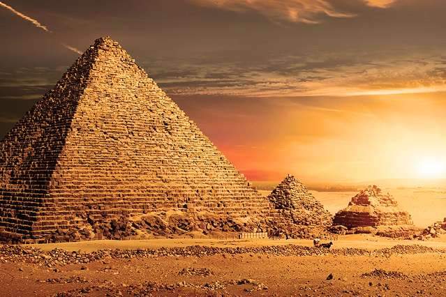 Que tal visitar a história milenar do Egito sem sair do sofá de casa?