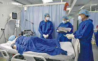 Paciente com covid-19 internado em hospital do Paraguai (Foto: ABC Color)