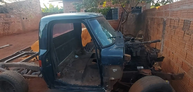 Ao investigar furto de caminhonete, pol&iacute;cia encontra desmanche de ve&iacute;culos