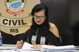 Delegada Joilce Ramos, a responsável pelas investigações, em entrevista (Foto: Marcos Maluf) 