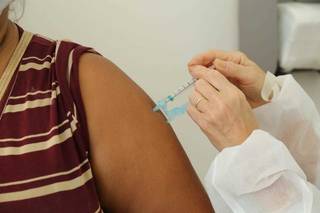 Mato Grosso do Sul tem menos de 10% da população imunizada com as duas doses de vacina contra a covid (Foto: Kísie Ainoã)