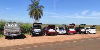 Nove pessoas são presas e 6 carros apreendidos com pneus e cigarros do Paraguai Nove pessoas são presas e 6 carros apreendidos com pneus e cigarros do Paraguai
