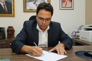 O secretário Pedro Pedrossian Neto, que estima receita de R$ 20 milhões com novo Refis da prefeitura. (Foto: Kísie Ainoã)