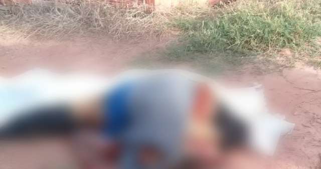 Jovem &eacute; executado a tiros e corpo jogado em favelinha na fronteira
