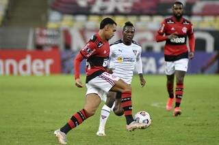 O jogador Matheus do Flamengo durante a partida da partida entre Flamengo e LDU , válido pela Copa Libertadores da América 2021, realizado no estádio Maracanã, na cidade do Rio de Janeiro, RJ, nesta Quarta-Feira (19). (Foto: Estadão Conteúdo) 