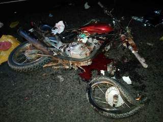 Motociclista tem cabe&ccedil;a dilacerada ao bater de frente com caminh&atilde;o 