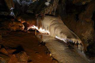Uma das mais de 250 cavernas em Petar, além de vales, montanhas, rios e cachoeiras (Foto: Reprodução)