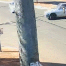 Câmera flagra carro capotando em cruzamento de avenida no Jardim Tijuca