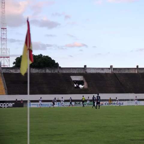 Federa&ccedil;&atilde;o &#039;quebra&#039; toque de recolher para passar jogo ao vivo na TV