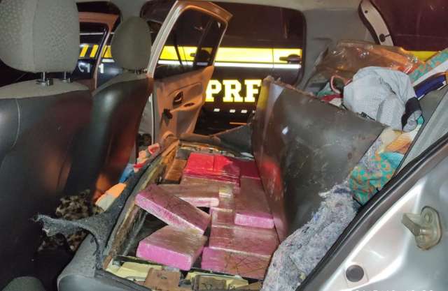 Com beb&ecirc; de um ano no carro, casal &eacute; preso com 14 quilos de coca&iacute;na