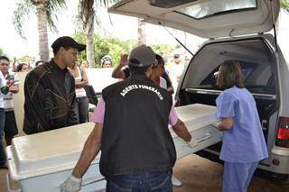 Caixão de Oziel, morto durante reintegração de posse liderada pela PF. (Foto: Simão Nogueira)