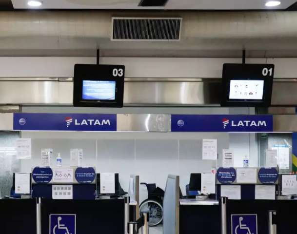 Mulheres s&atilde;o presas com malas cheias de droga no Aeroporto